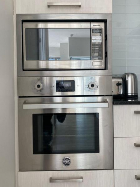 GRAND VIEW 2BR/2BA CONDOS CN Tower,Union,TIFF/MTCC